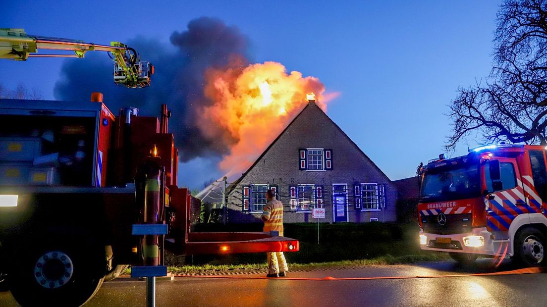 De uitslaande woningbrand in Leerdam.