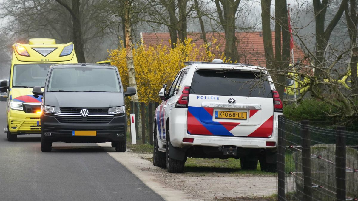 Man zwaargewond bij val van dak in Beilen