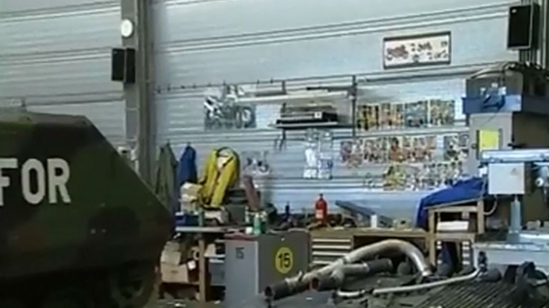 Onder andere in Ter Apel en Coevorden werd op de voormalige NAVO-depots met chroom6-verf gewerkt (Rechten: Archief RTV Drenthe)