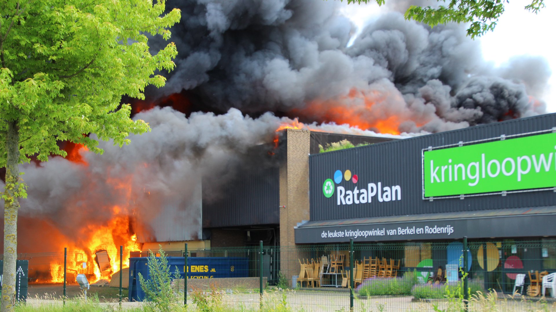 Kringloopwinkel RataPlan Gaat Weer Open Na Verwoestende Brand - Omroep West