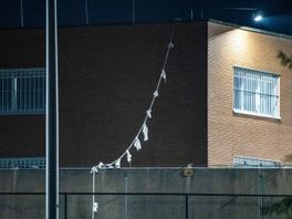 Man wacht met vluchtauto op ontsnappende gevangene, maar moet nu zelf cel in