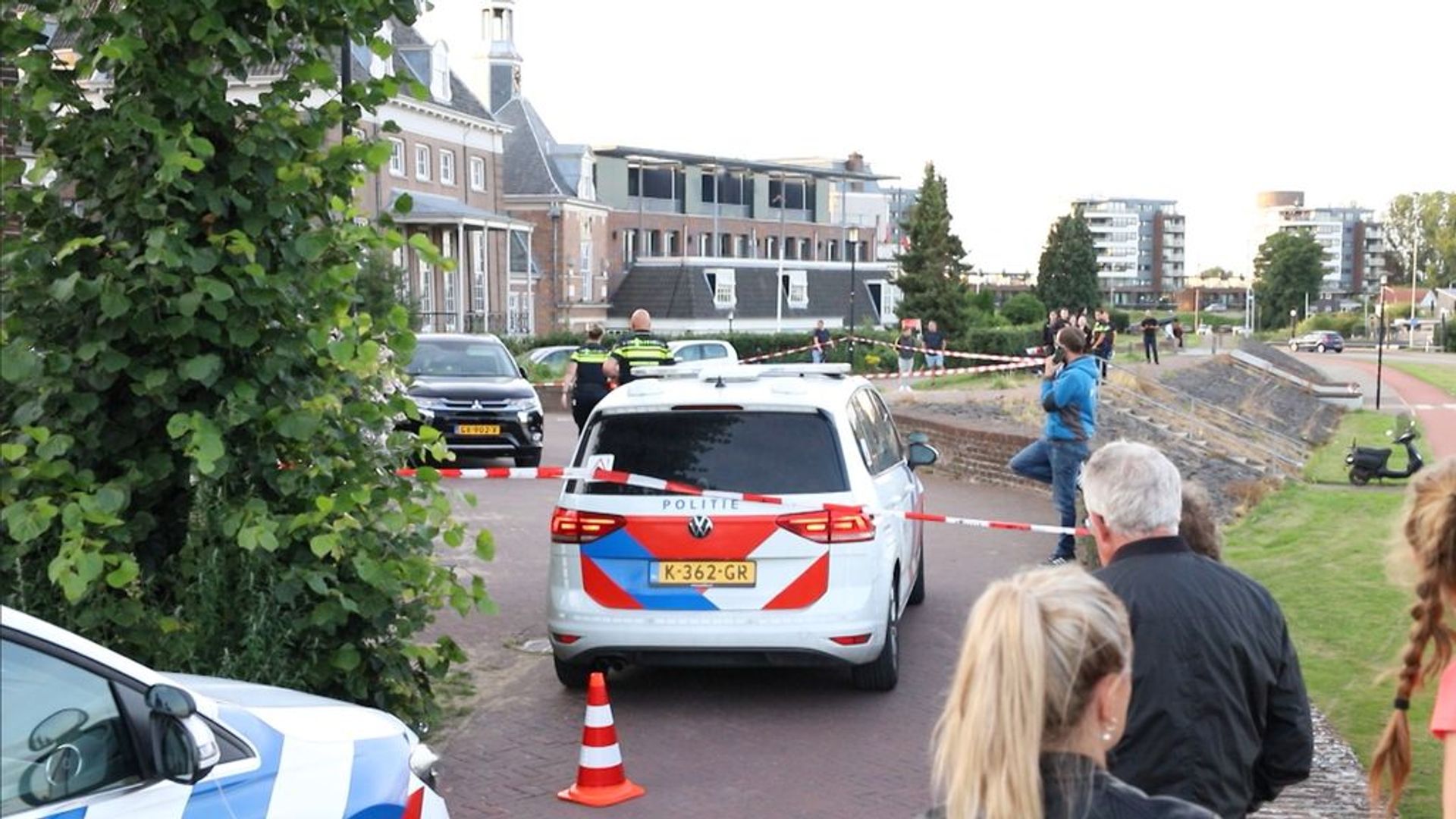 Man Die Inreed Op Agent Was 'op De Vlucht Voor Belagers' - Omroep ...