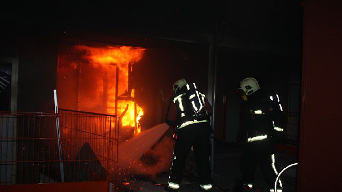 Moeder en kinderen gewond bij brand