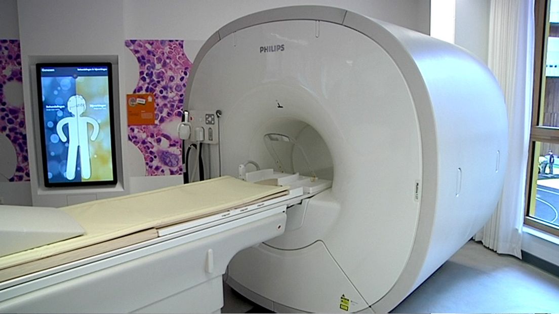 De dummy-MRI-scanner.