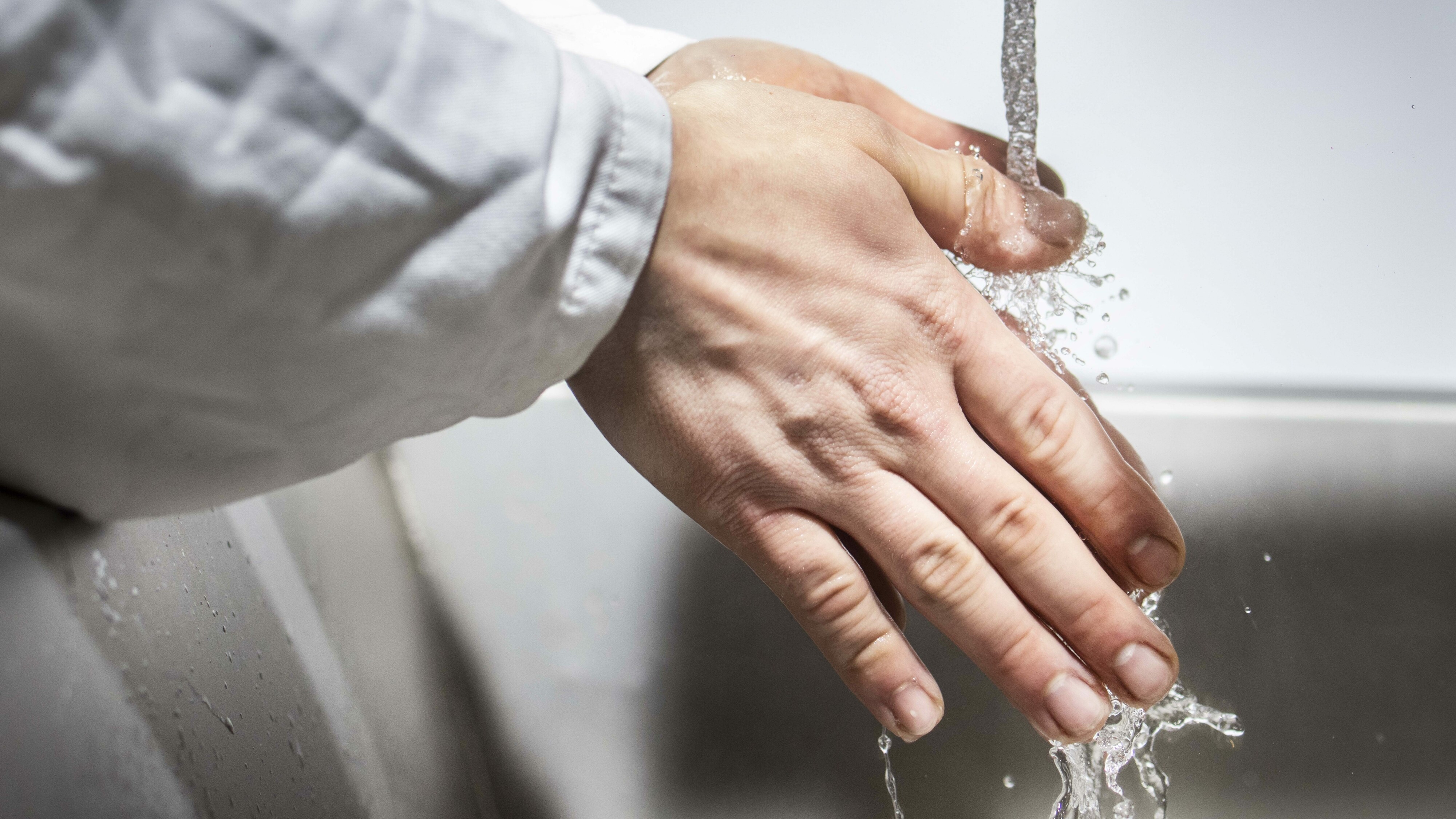 It is fan belang om de hannen firusfrij te hâlden