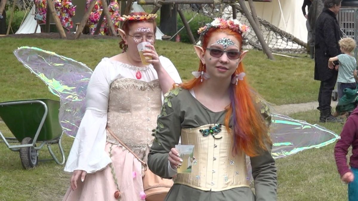 VIDEO: Sprookjesachtige figuren op het Imaginarium-festival in Tytsjerk