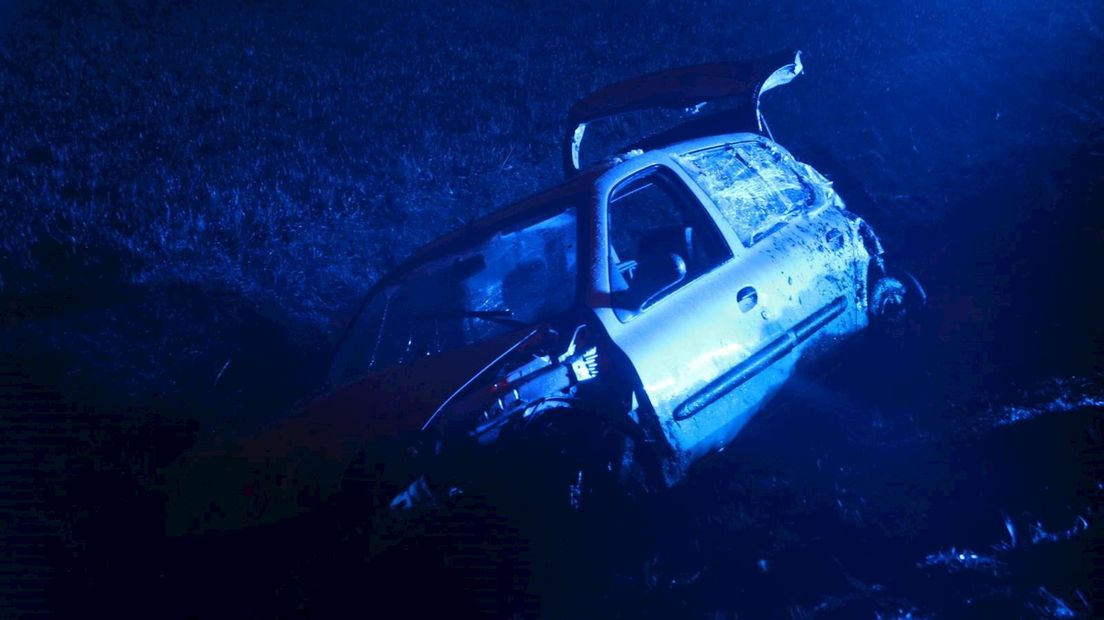Auto van de weg geblazen in Vriezenveen