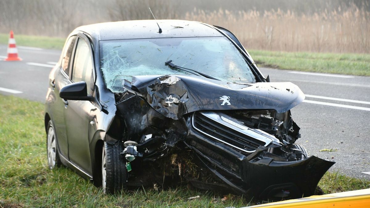 Bestuurder gewond bij eenzijdig ongeluk in Ritthem