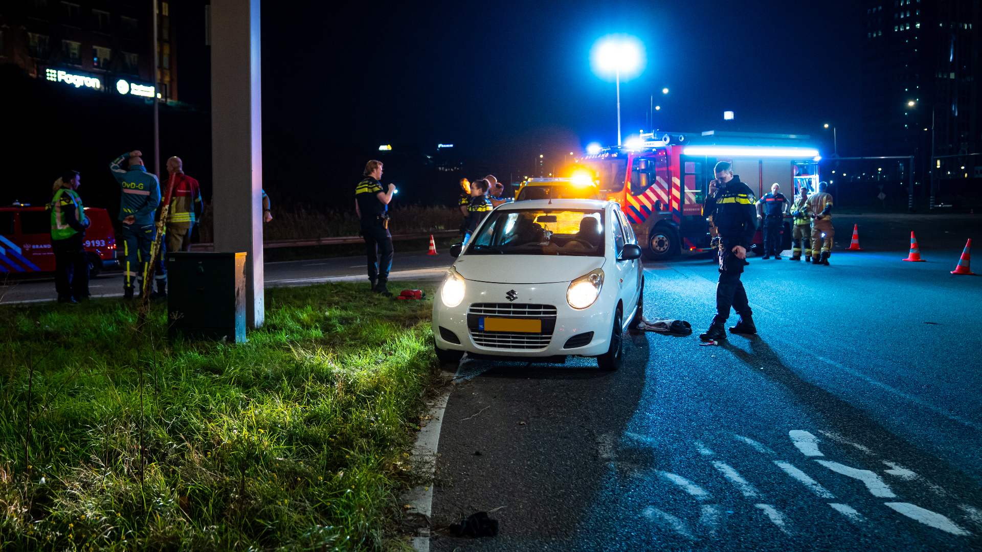 Sam werd neergeschoten in of bij haar witte Suzuki.