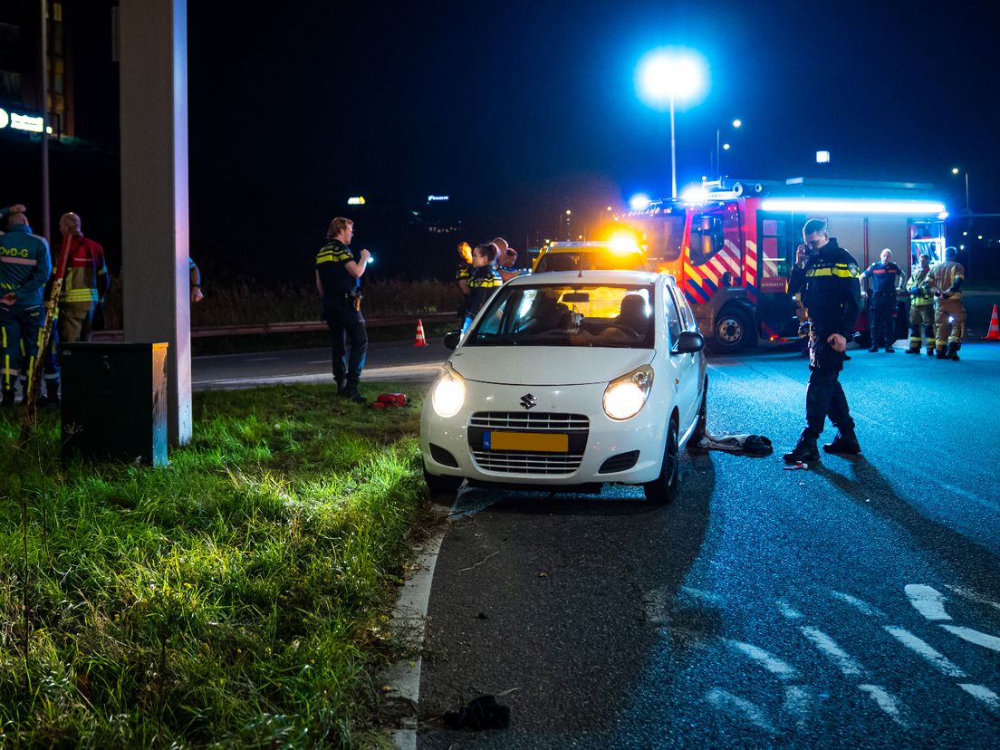 Sam werd neergeschoten in of bij haar witte Suzuki.