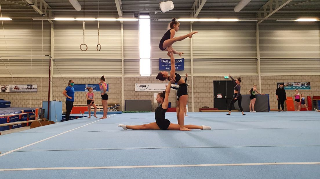 Hoe Delta Sport een wedstrijd acrogymmen organiseert zonder de regels te overtreden