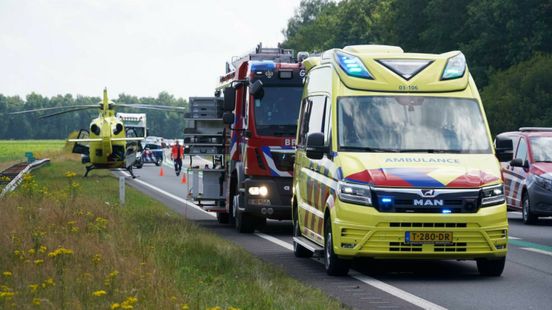Zwaar ongeluk met meerdere autos op N34 bij Annen: vrouw overleden. Zwaar ongeluk met meerdere autos op N34 bij Annen: vrouw overleden.