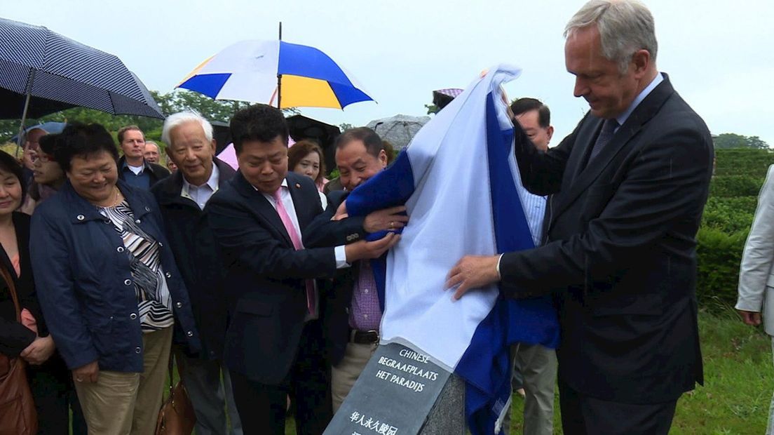 Burgemeester Henk Jan Meijer opent Chinese begraafplaats in Zwolle