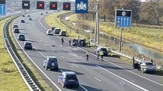 Automobilist gewond bij ongeluk op A12 Driebergen, flinke vertraging. Automobilist gewond bij ongeluk op A12 Driebergen, flinke vertraging.