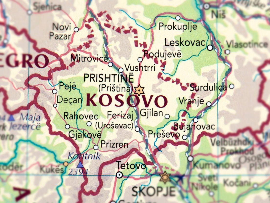 De zussen zouden een villa laten bouwen in Kosovo.