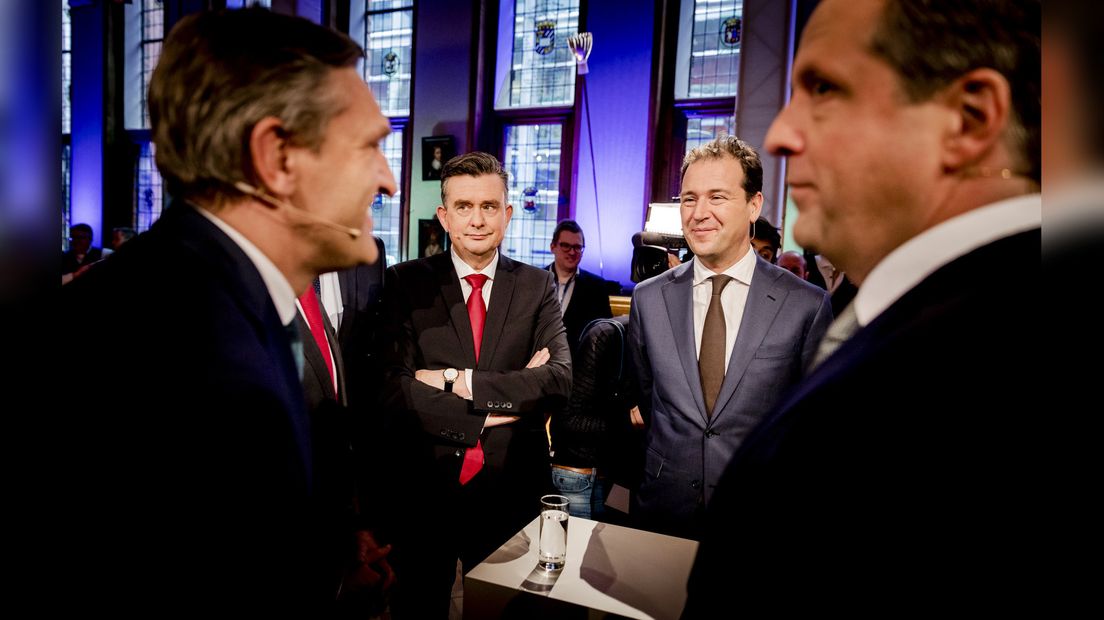 Buma (CDA), Roemer (SP), Asscher (PvdA) en Pechtold (D66) ûnder it debat