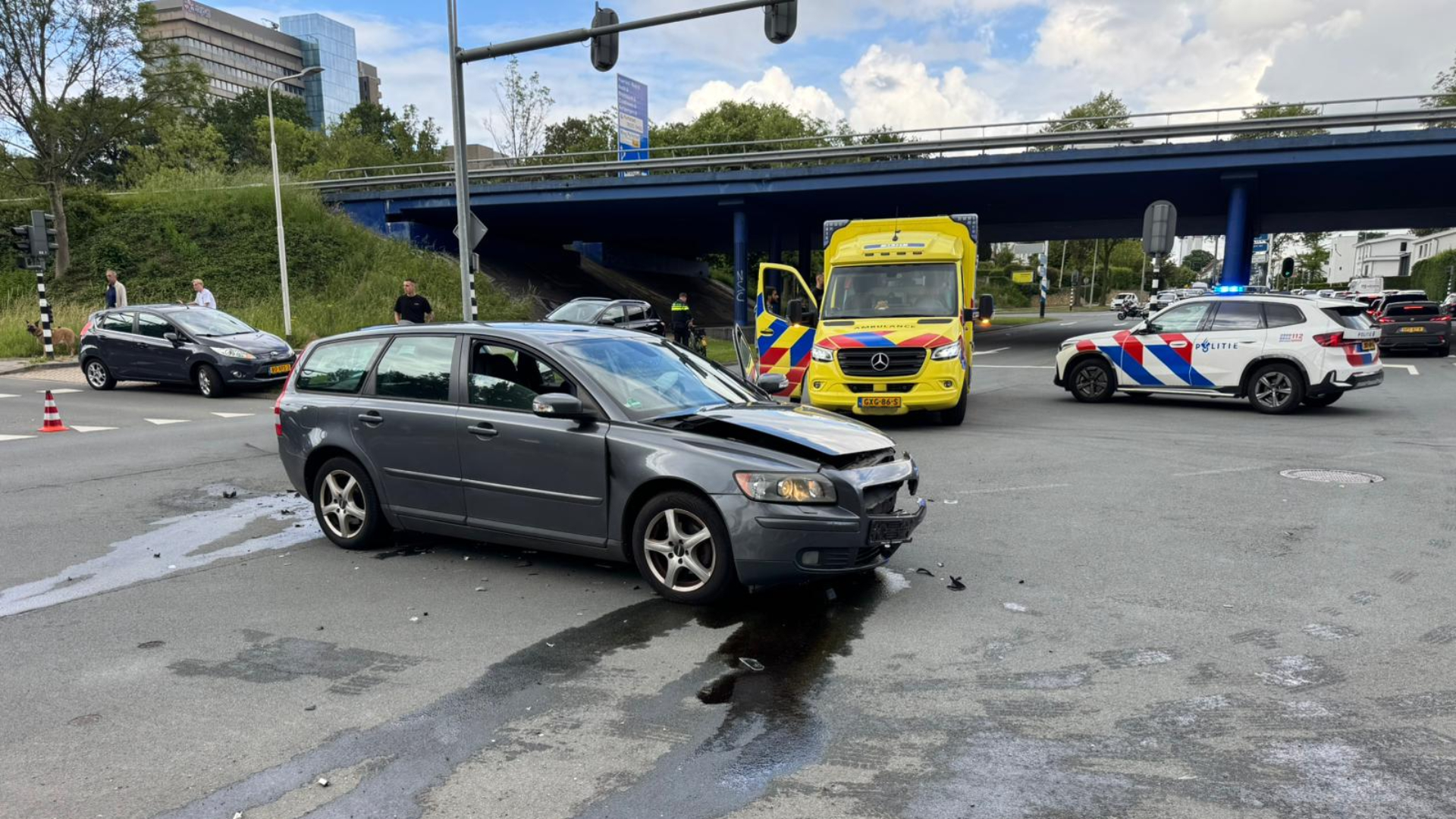 Gewonde bij aanrijding op drukke kruising Heerlen.