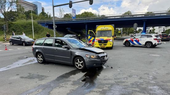 Gewonde bij aanrijding op drukke kruising Heerlen. Gewonde bij aanrijding op drukke kruising Heerlen.