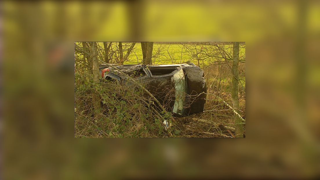 De auto wie total loss, de bestjoerder kaam mei de skrik frij