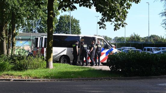 Politie zoekt in Overasselt verder naar wapens en bewijs