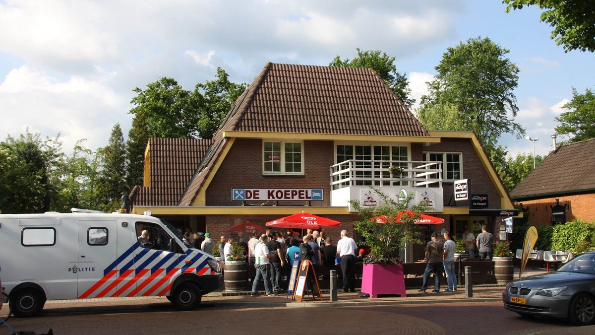 Grote politie-inzet wegens illegale pokerwedstrijd Zuidbroek