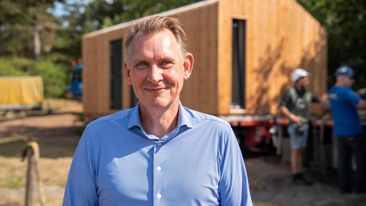 Skoalle op Flylân pleatst eigen tiny houses om personiel ûnderdak te bieden