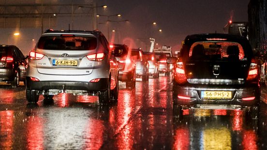 Kilometerslange files op snelwegen, drukste donderdagochtendspits van dit jaar Home