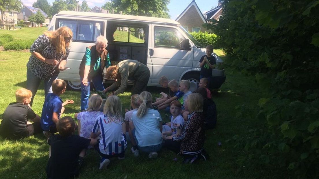 De froulju fine it oerbringen fan entûsjasme oer de natuer oan bern tankber wurk