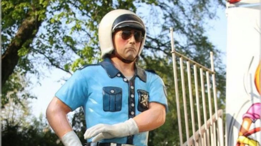 Politiepop van 2 meter gestolen op Meikermis: 'Wees een vent en breng hem terug'