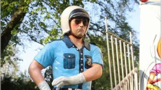 Politiepop van 2 meter gestolen op Meikermis: 'Wees een vent en breng hem terug'