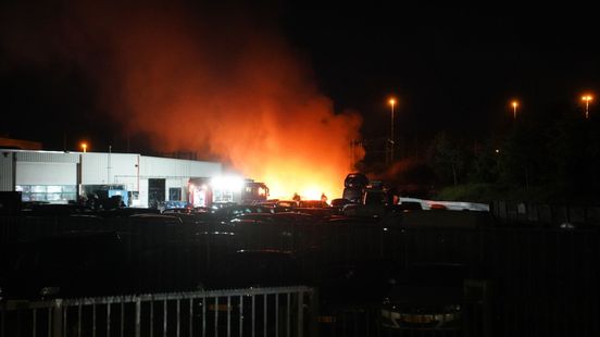 Tien auto's uitgebrand bij autosloperij