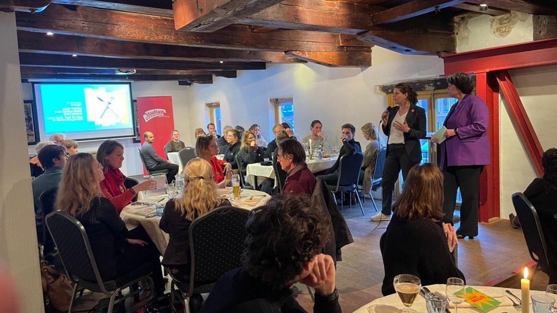 De aanwezigen bij de aftrap van de Week van de Democratie