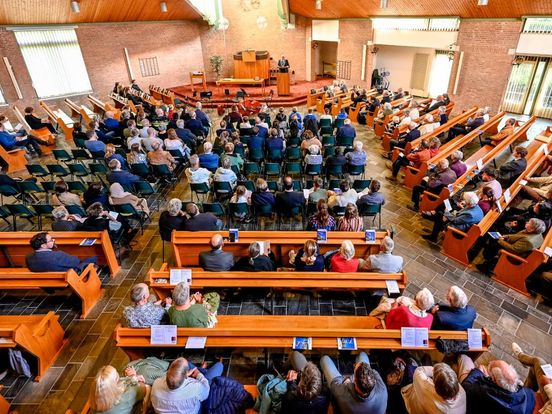 Broer Pim Fortuyn maakt indruk met speech Dodenherdenking, drukke dag voor Carola Schouten - Rijnmond