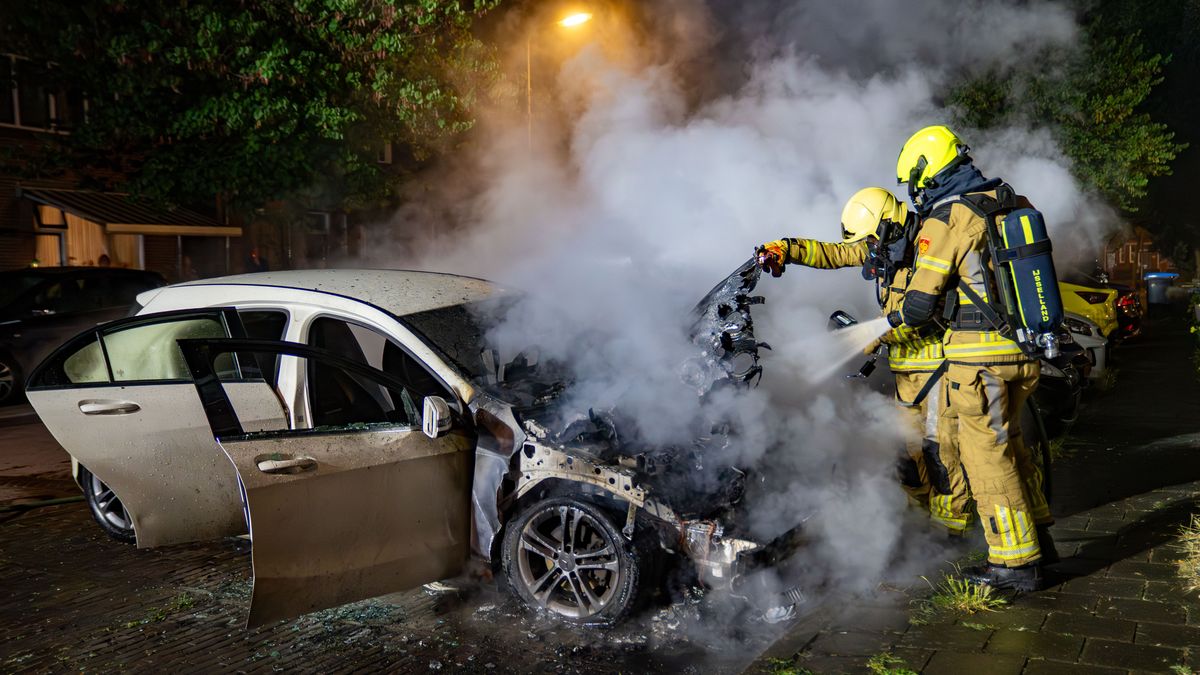 112 Nieuws: Wijk in Deventer weer getroffen door autobrand