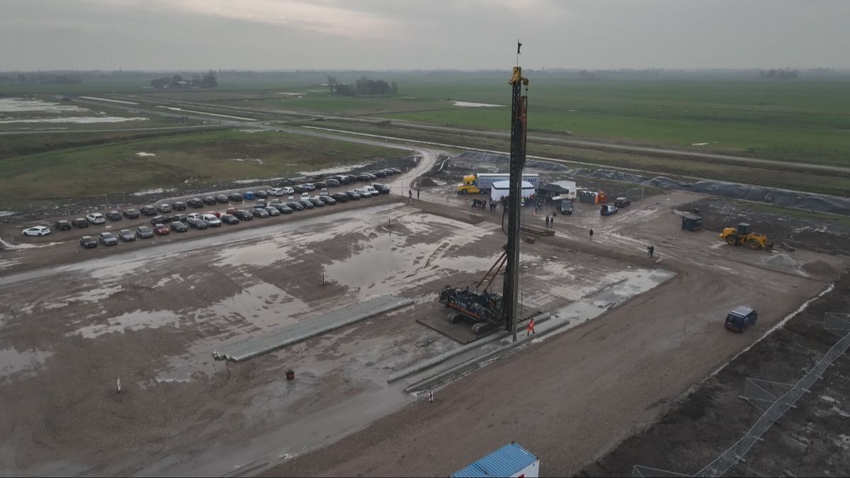 Na jaren vertraging begint de bouw fan dit bedrijventerrein in Sneek: 