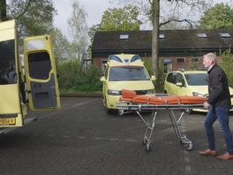 Ambulancedokter René Pol flikt het weer: opgeknapte reddingsvoertuigen klaar om naar Oekraïne te gaan