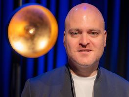 Koning van de D-pop kijkt terug op eerste theatertour én komt met nieuwe single