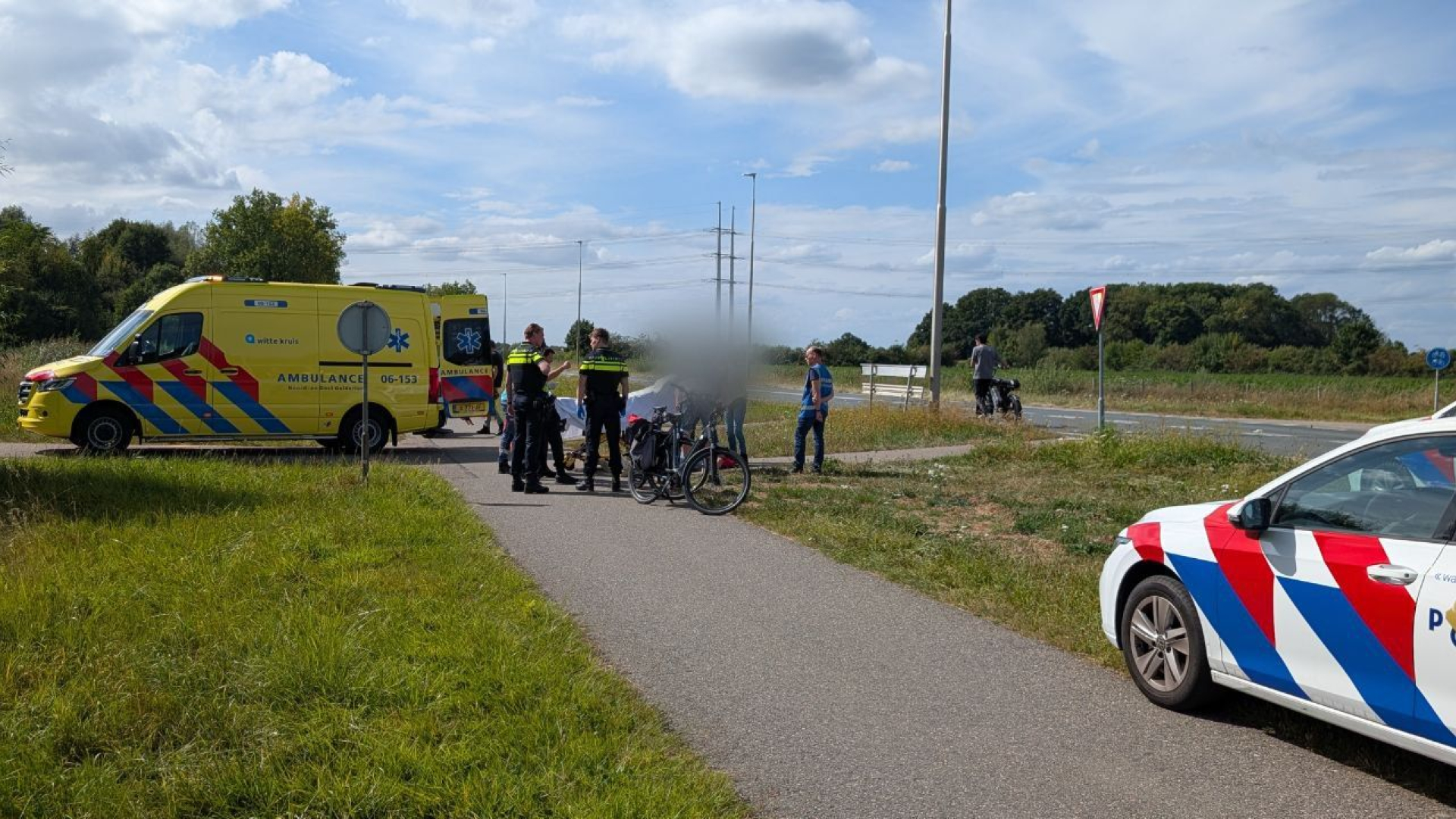 Vrouw gewond na botsing • fietser gewond.