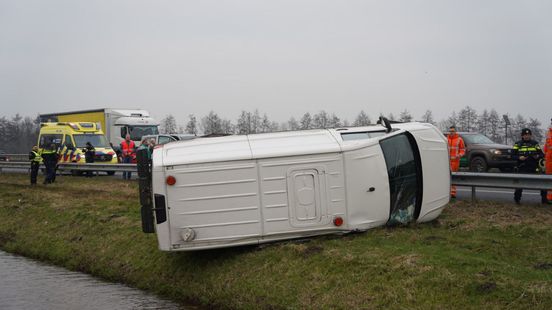 112 Nieuws: Ongeval op A28: opnieuw raak in kijkersfile | Vermoedelijk drugslab in Kallenkote. 112 Nieuws: Ongeval op A28: opnieuw raak in kijkersfile | Vermoedelijk drugslab in Kallenkote.