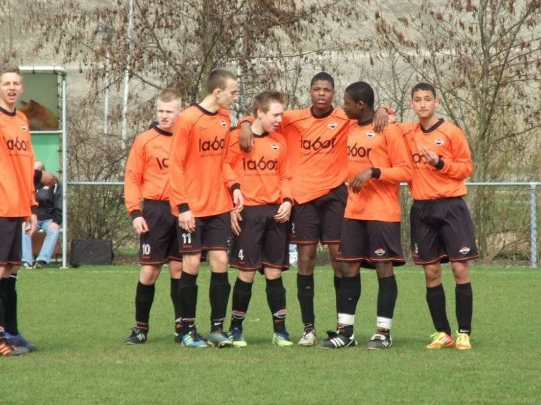 Dumfries won in de B-jeugd van Smitshoek de beker