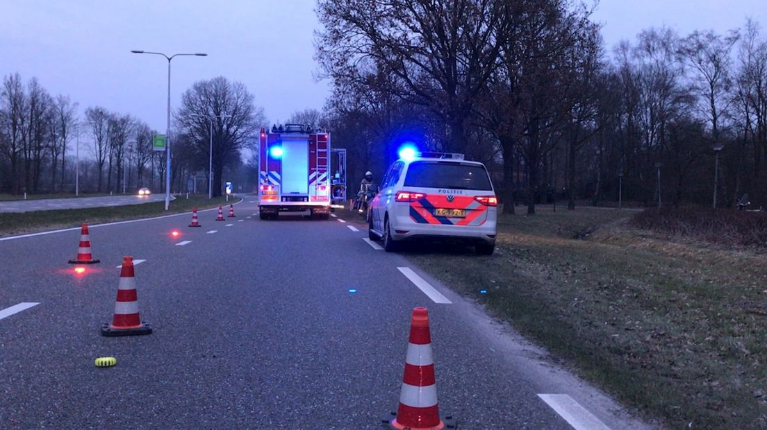 De weg was deels afgezet