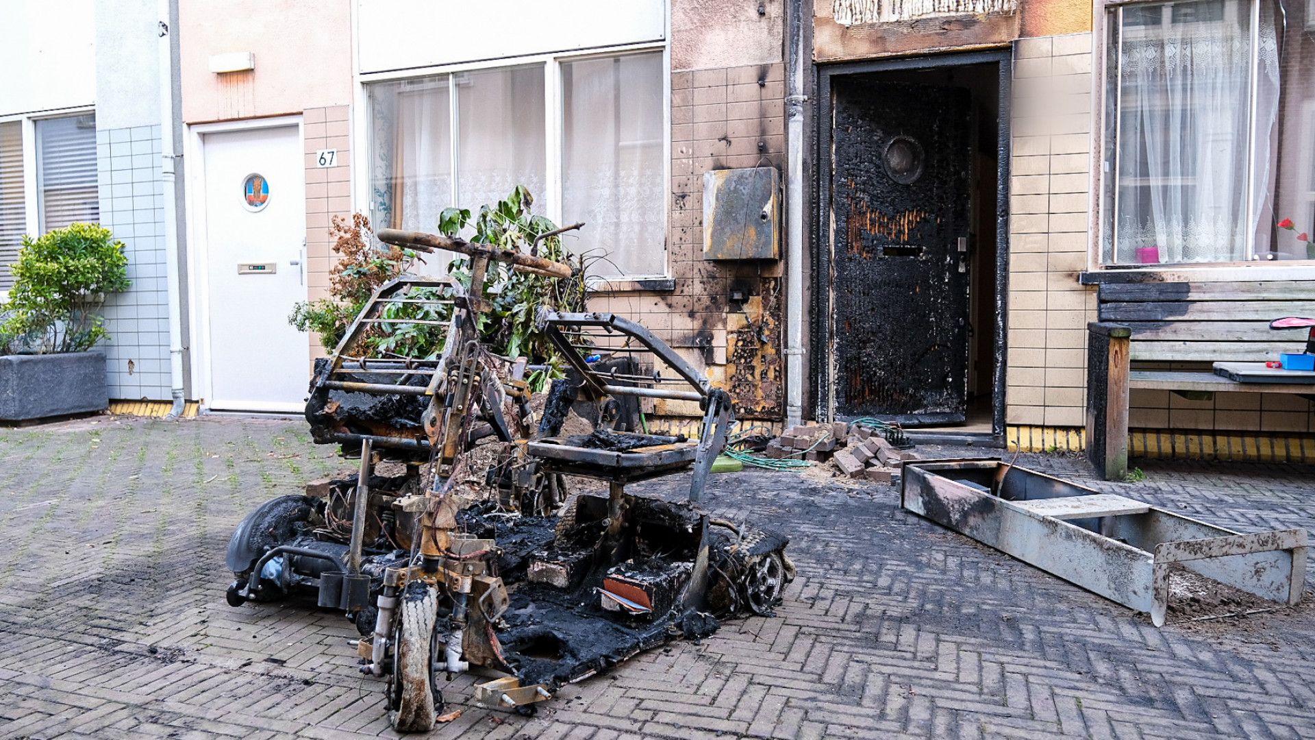 Rachied Ontsnapt Aan Vlammenzee Voor Woning: 'Rot Geschrokken' - Omroep ...