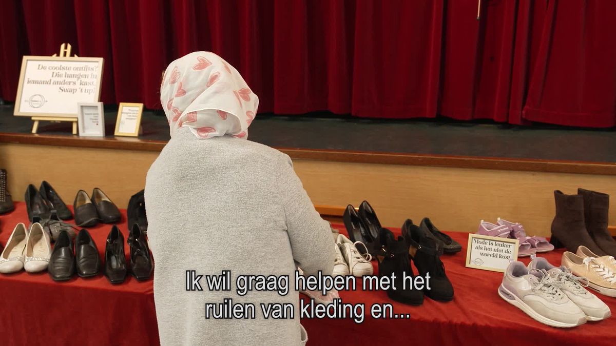 Kledingruilbeurs is een succes in azc Schalkhaar.