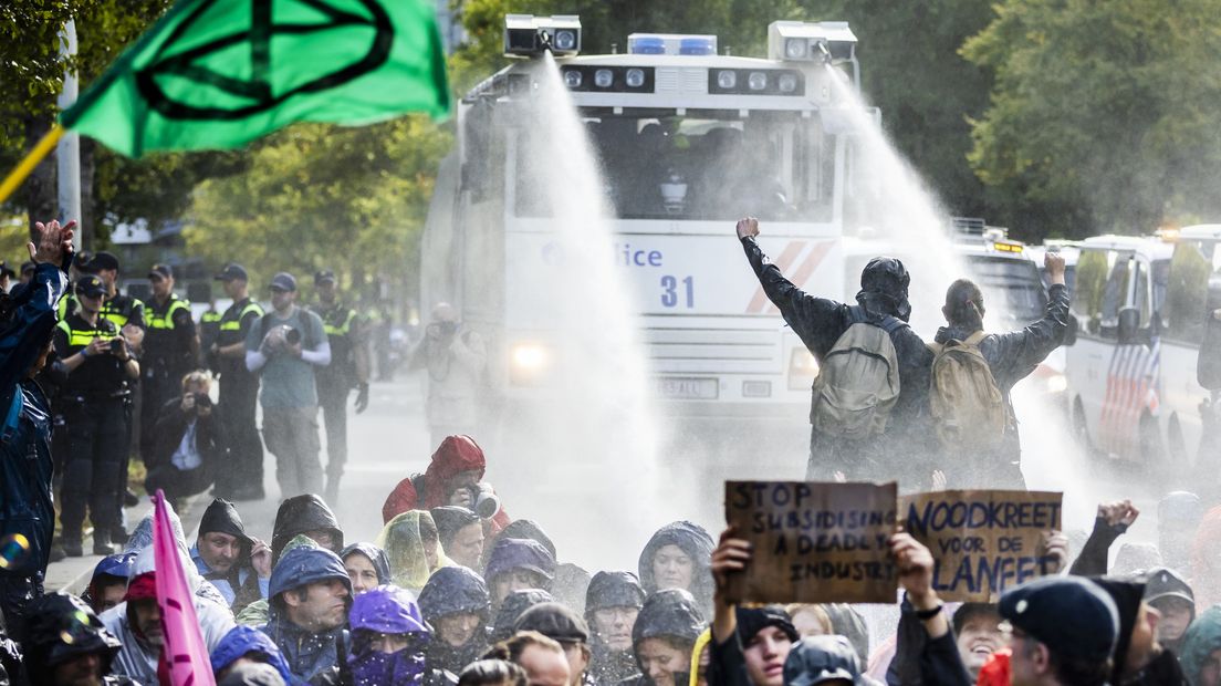 De inzet van een waterkanon bij een van de eerder blokkades
