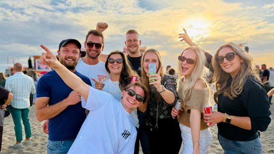 Zand, drank en gezelligheid: grote finale van Live on the Beach op strand van Scheveningen Home
