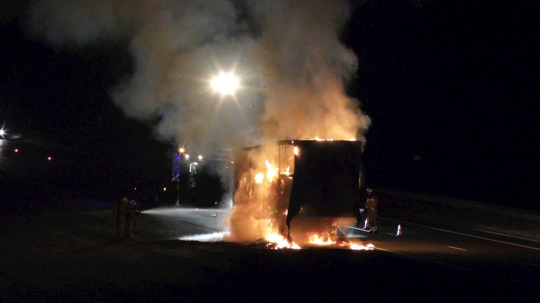 Vrachtwagen is brand bij Staphorst
