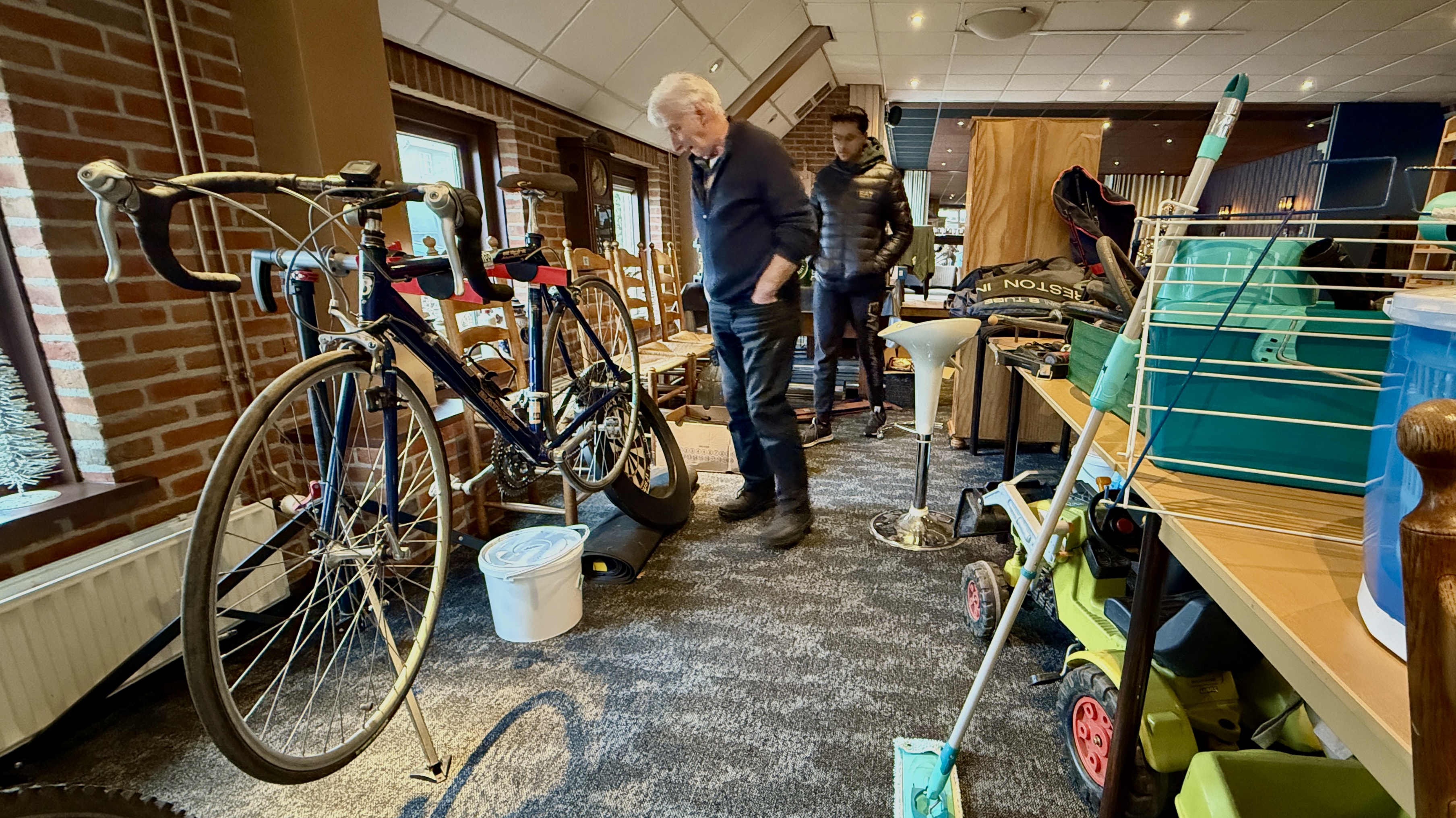 Van oude rommel naar 'een mooi feestje': Schoonloo haalt duizenden euro's op