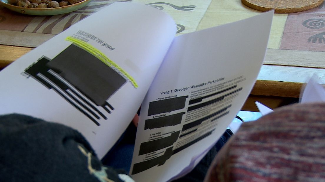 Soms heeft de gemeente Hulst hele pagina's zwart gemaakt, zodat de informatie onleesbaar is