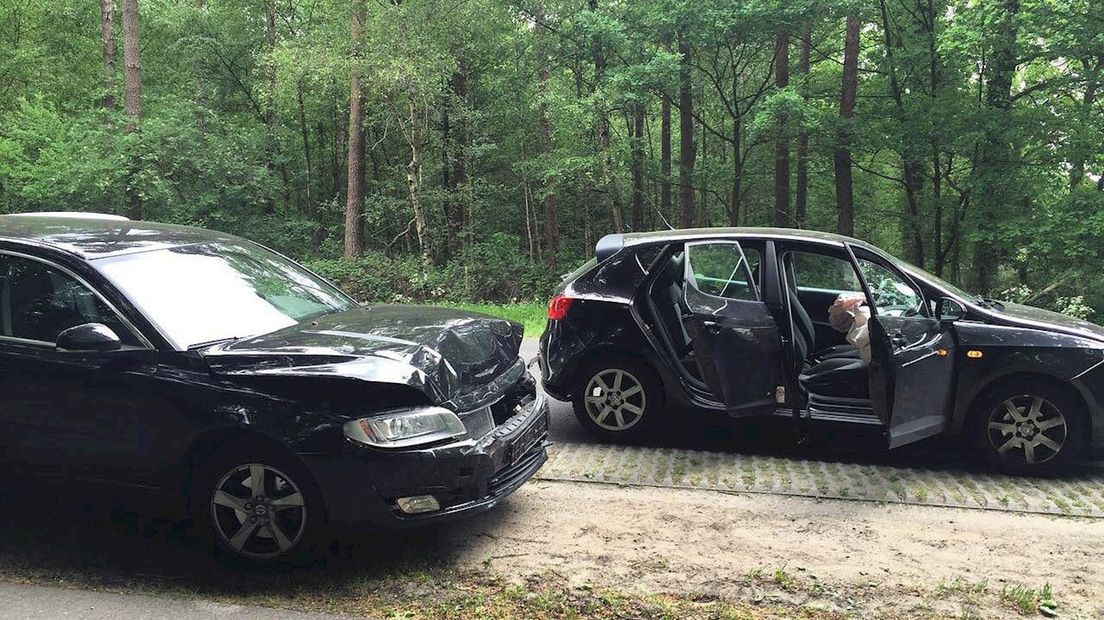 Vier auto's betrokken met kop-staartbotsing Lonneker