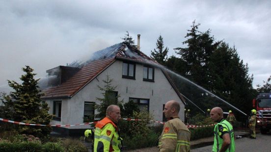 Huisdieren en pony's gered uit brandende woonboerderij